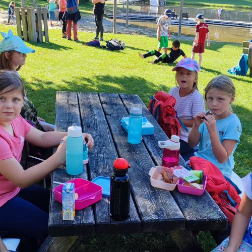 © Alexandra Birkner-Neuner Kinder jausnen
