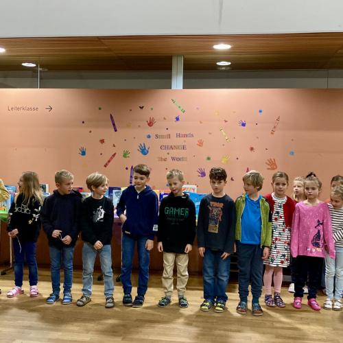 2. Klassen beim Erntedank