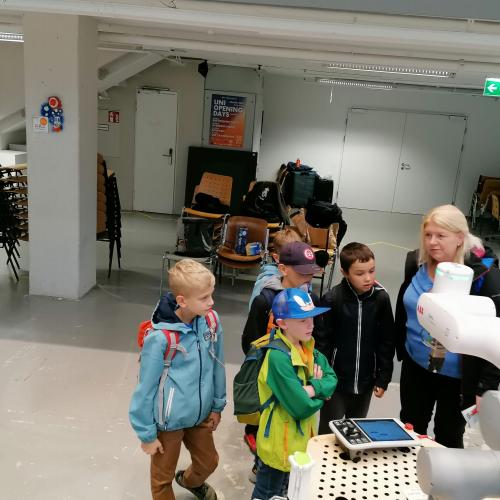 so sieht ein Roboterarm aus