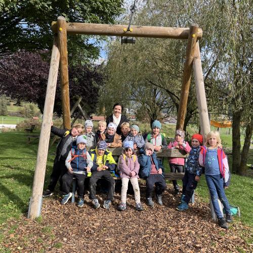 Klassenfoto unter der Tellerliftstation