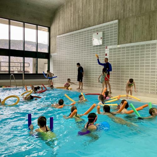 Kinder im Wasser
