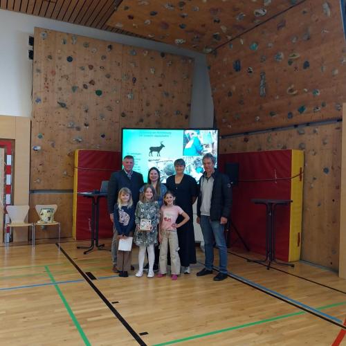 3 Mädchen, unser Bürgermeister, Stefan Pleger, 2 Lehrerinnen