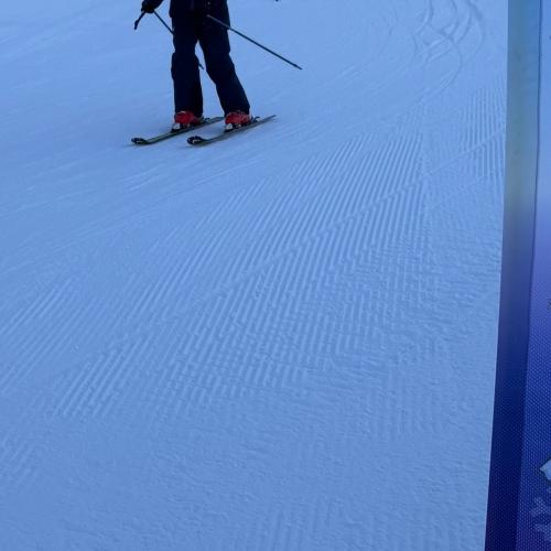Kind beim Schirennen