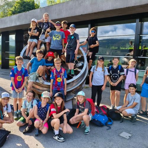 Kinder auf der Turbine