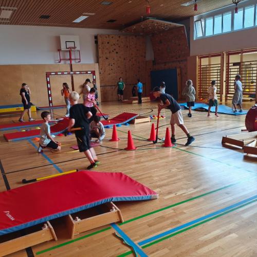 Minigolf im Turnsaal