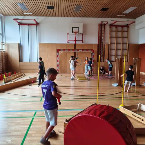Minigolf im Turnsaal