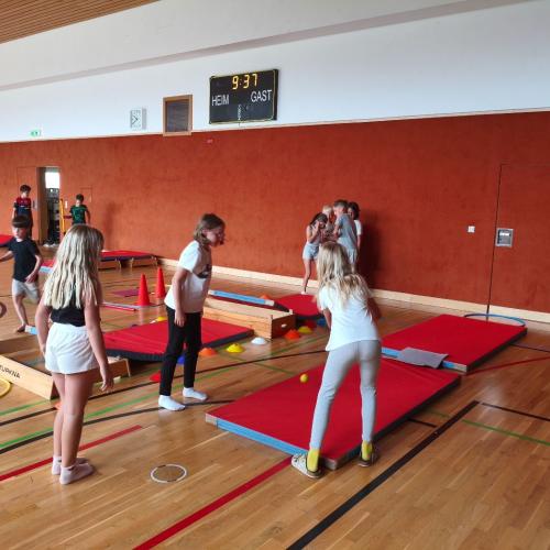 Minigolf im Turnsaal