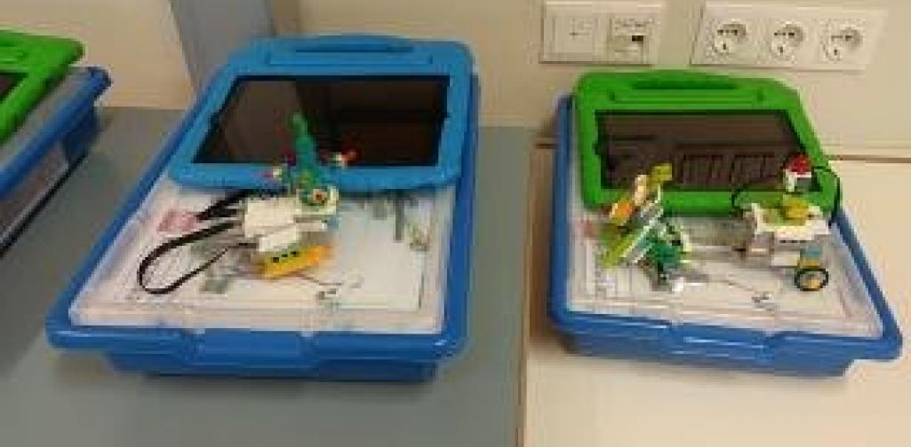 Lego Santa Claus und Baum